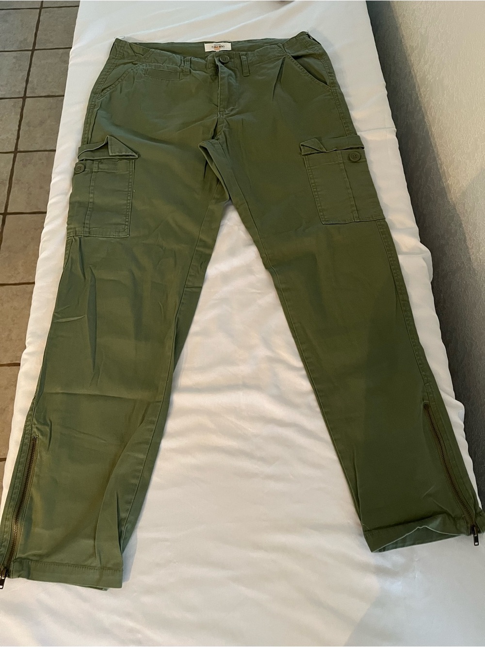 Cali 1850 Los Angeles Olive Cargo Pants women size 9 utility zip hem